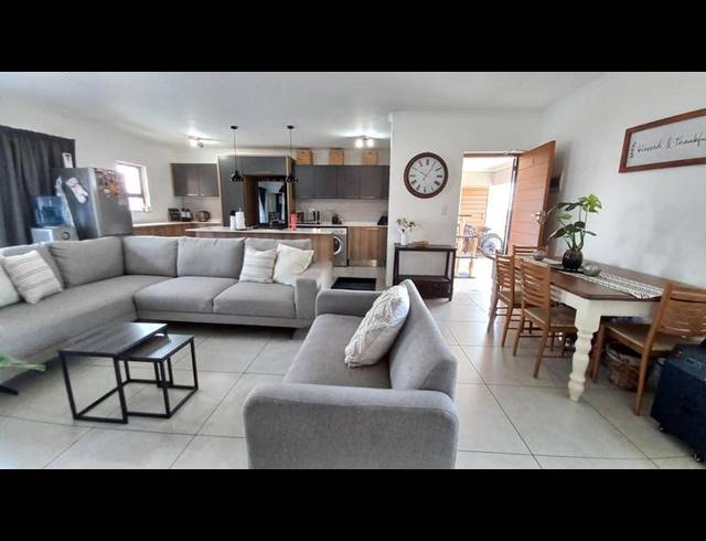 2 BEDROOM PROPERTY TO RENT IN GLEN MARAIS